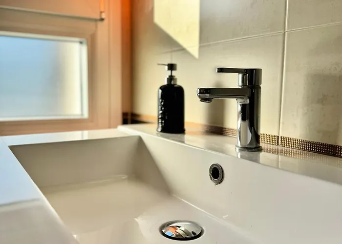 Casaspensieratezza - 5 Persone - Posto Auto Riservato - Colazione Forlì