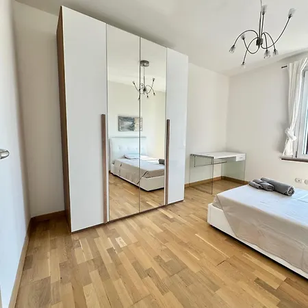 Casaspensieratezza - 5 Persone - Posto Auto Riservato - Colazione *