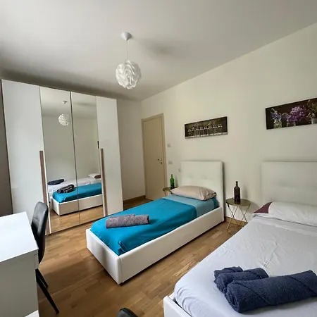 Casaspensieratezza - 5 Persone - Posto Auto Riservato - Colazione Φορλί