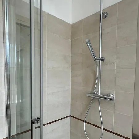 Casaspensieratezza - 5 Persone - Posto Auto Riservato - Colazione * Φορλί