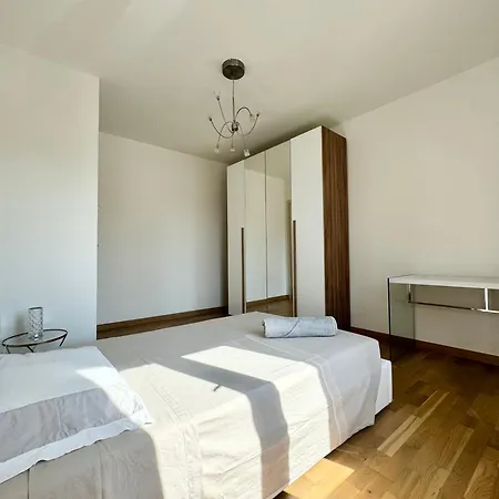 Casaspensieratezza - 5 Persone - Posto Auto Riservato - Colazione