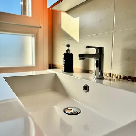 Casaspensieratezza - 5 Persone - Posto Auto Riservato - Colazione Φορλί