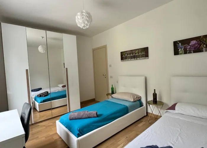 Casaspensieratezza - 5 Persone - Posto Auto Riservato - Colazione Forlì