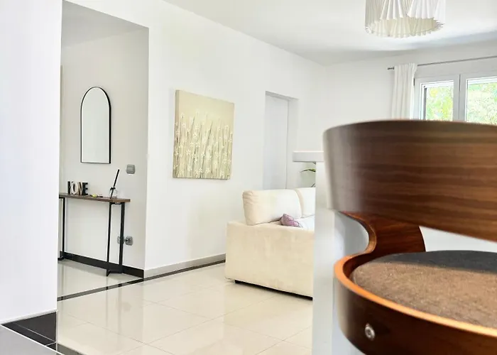 Casaspensieratezza - 5 Persone - Posto Auto Riservato - Colazione *